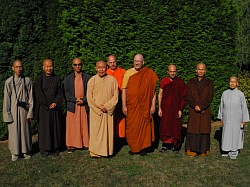 Besuch vom Hochehrwürdigen Thay Thich Nhu Dien in der Kalyana Mitta Vihara